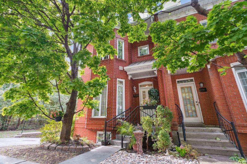 Maison à étages à vendre dans Ville Saint-Laurent