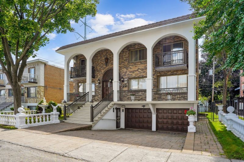 Quadruplex à vendre à Saint-Léonard